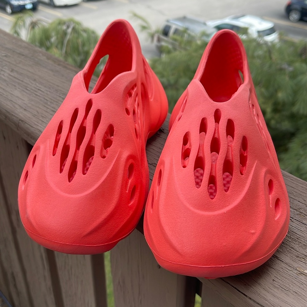 Foam runner shoes NWT